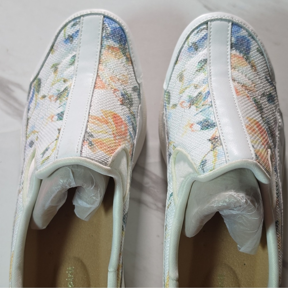 Easy Spirit Women's White Floral Slip-On Flats Round Toe Lightweight Comfort 9.5